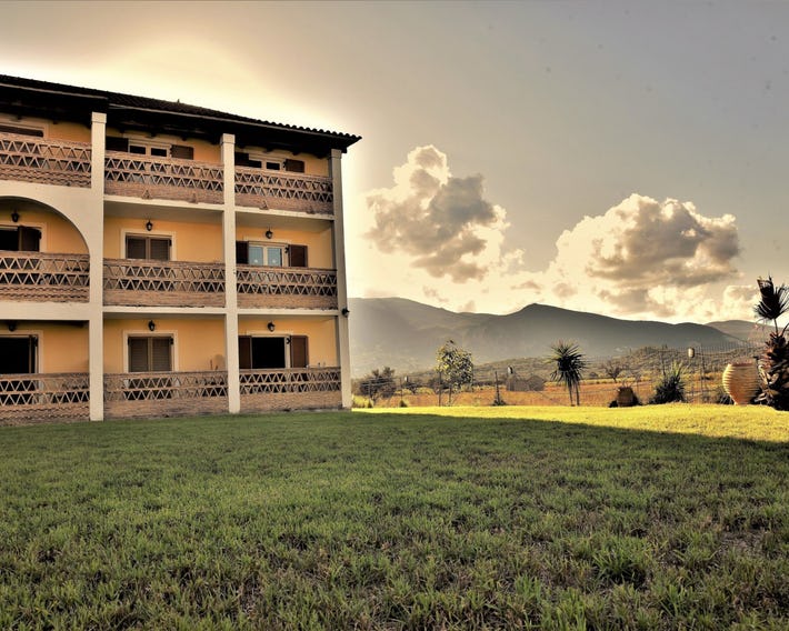Elpida Hotel