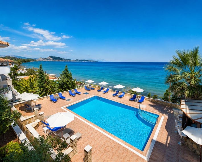 Nefeli Beach - living by the sea