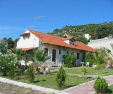 Summer Garden Apartments & Studios
