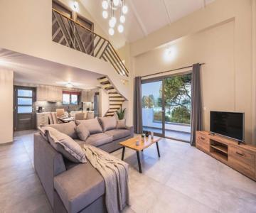 Vizantida 3 Bedroom Sea View Maisonette, By TK Premium Stays