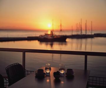 Monopolio Waterfront Apartment with Sea View, by ZanteWize