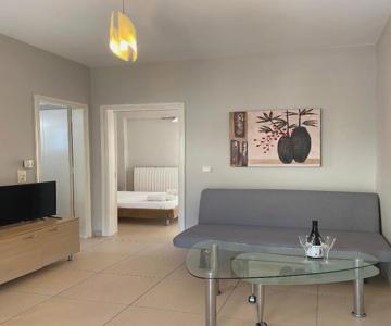 Bright And Cozy Apartment Near The City Center
