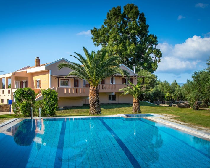 Leone Luxury Villas
