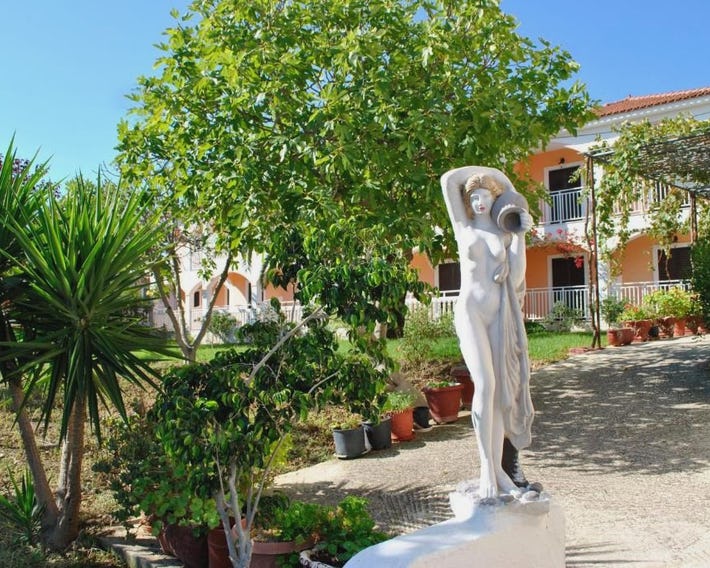 Dennis Apartments