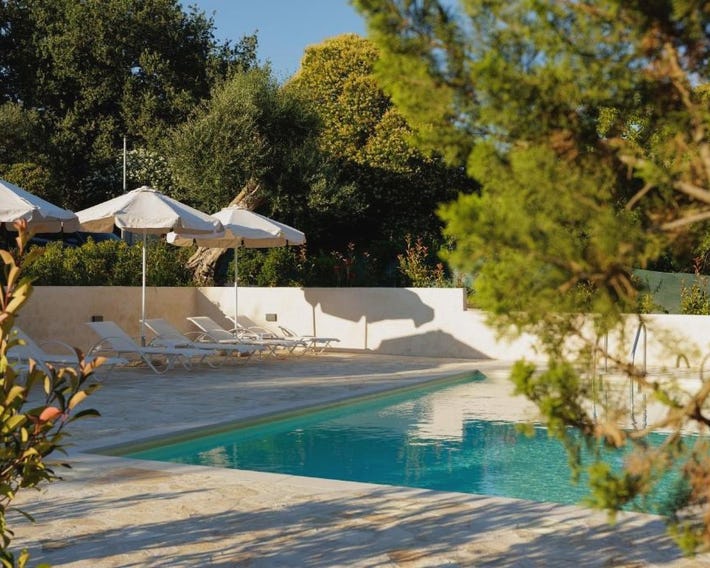 Sundial Houses - Pool & Garden