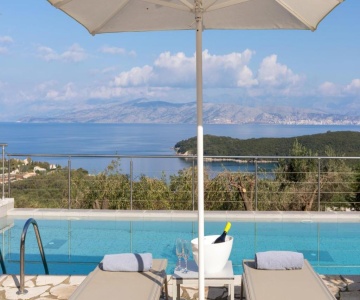 White Stone Villa By Rodostamo