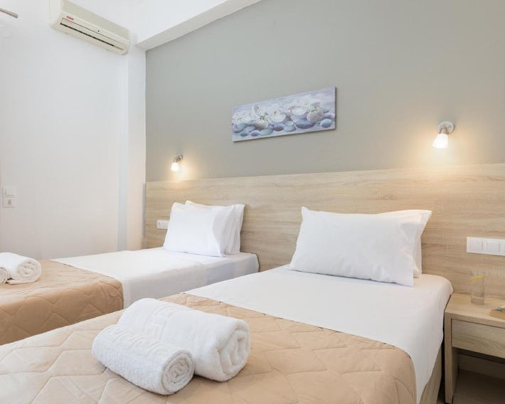 Lefkimi Hotel
