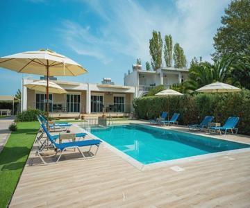 Nancy's budget villa with pool & Jacuzzi by "elite"