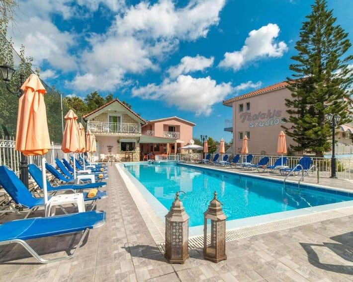 Tsolakis Studios & Apartments