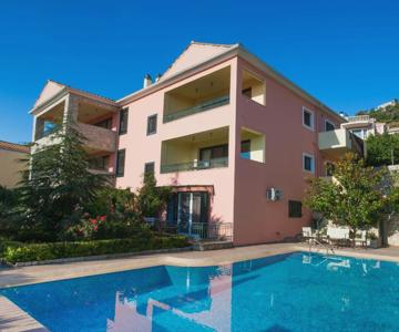 Pirofani Villas