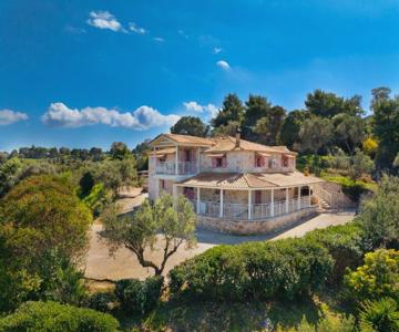 Mirabilia Loft - Amazing Views and Steps from Banana Beach