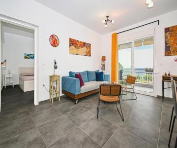 E & D family apartment by the sea