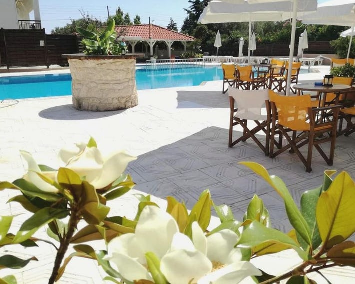 Leonidas Apartments and suites