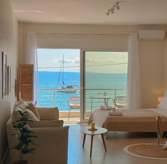 Above The Sea Luxury Apartment