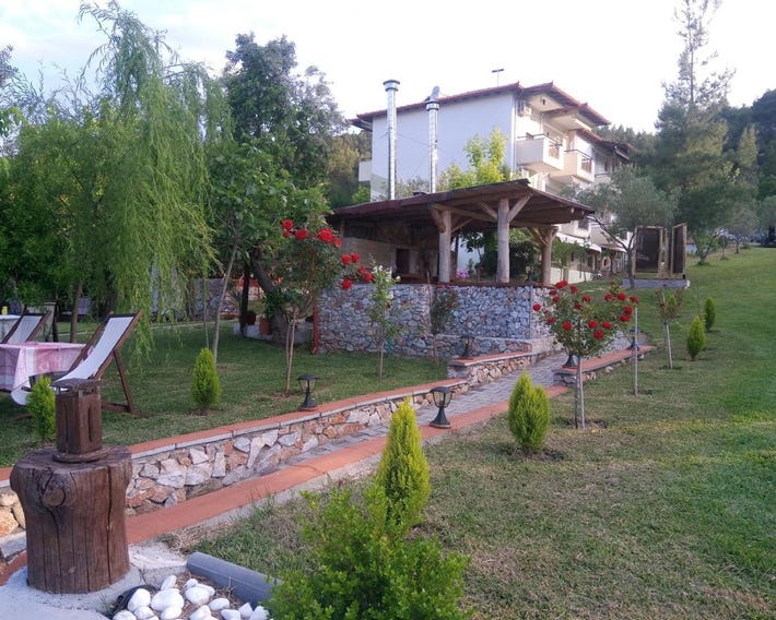 Nikos Apartments