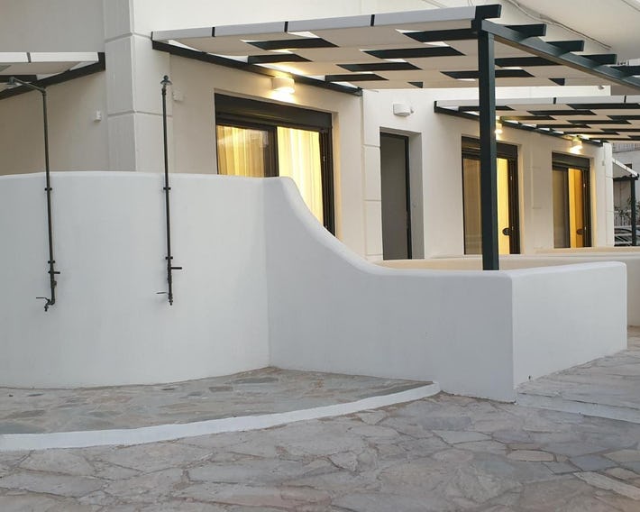 Eantos Studios and Suites