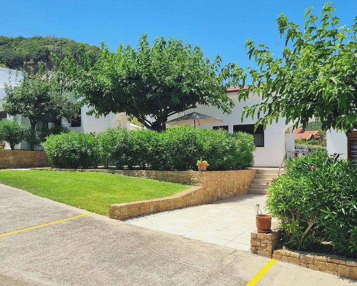 Ktima Amitsa Studios & Apartments