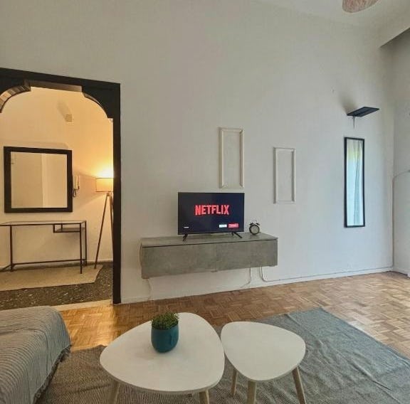 Modern Central Apartment Netflix Balcony