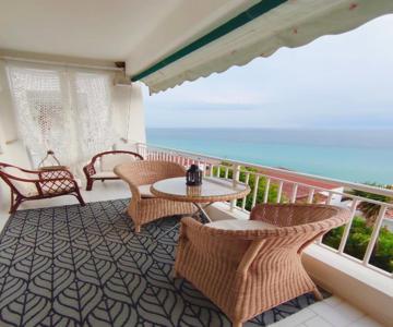 Cozy Seaview Apartment