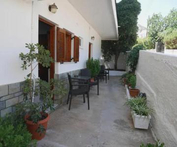 Chrysoula-s Welcoming Triple Room with Yard