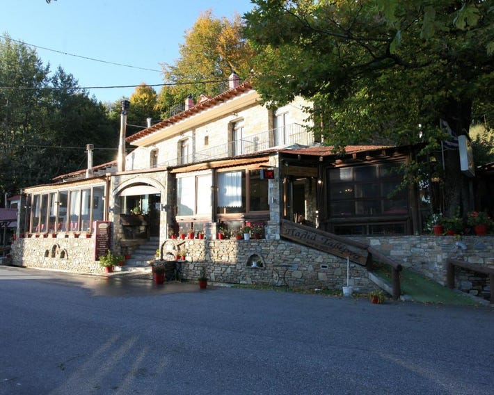 To Hani Tou Kokkini, Pelion