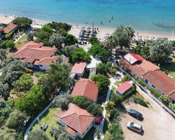 Physis Oikos Beachfront Apartments