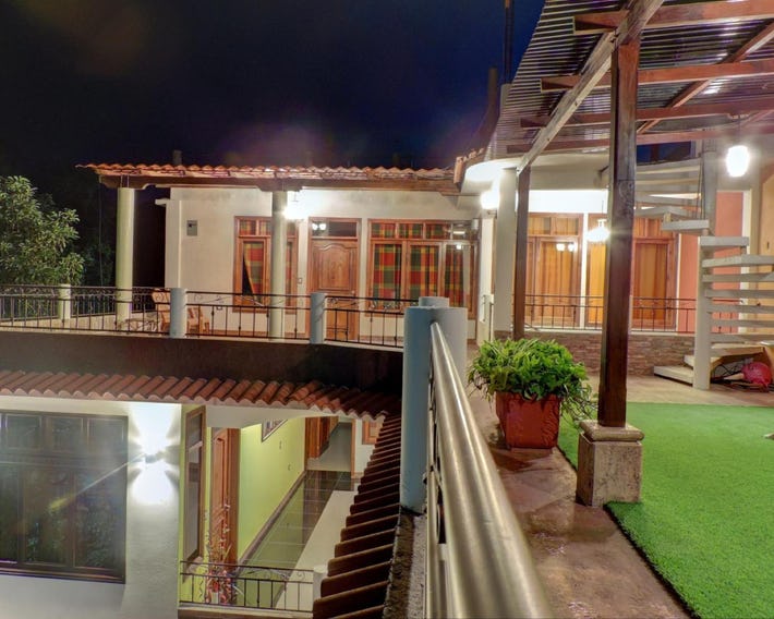 SHANTI SHANTI Hotel & Restaurante