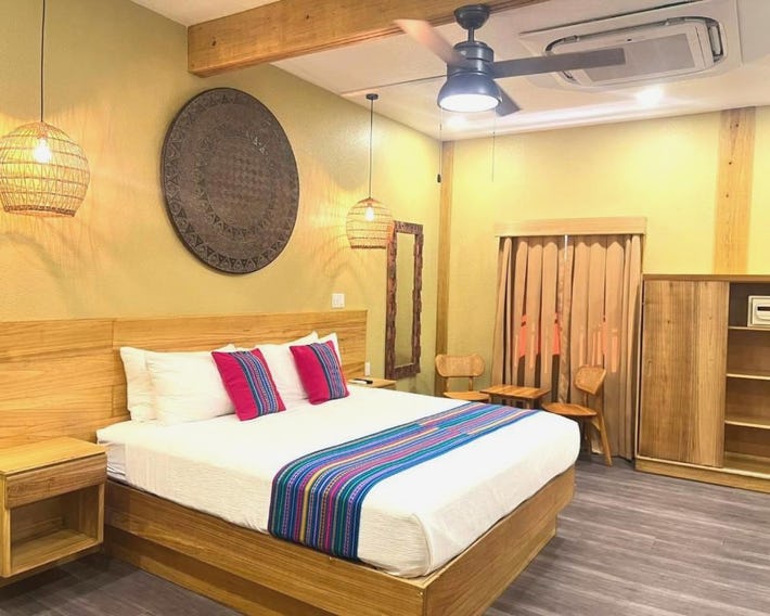 Mr. Tucan Hotel