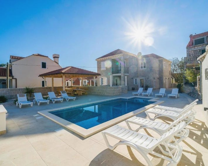 Residence & Pool Villa Schwarz Suites