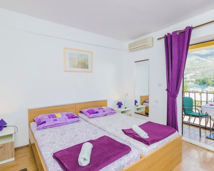 Apartments & Rooms Mihajica