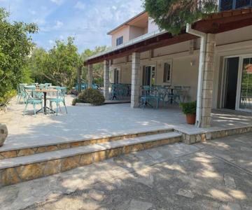 Apartments Lupis