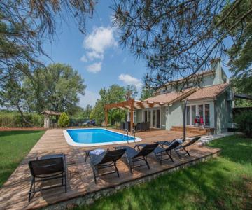 Villa Mira