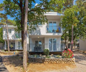 Holiday Homes Ostro
