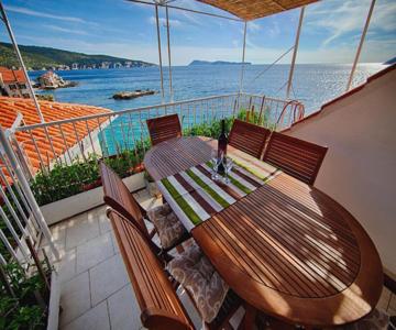 Mira Sea Front Guesthouse