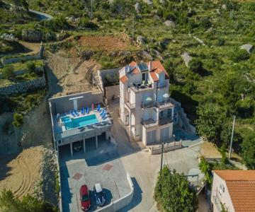 Apartments Pusic