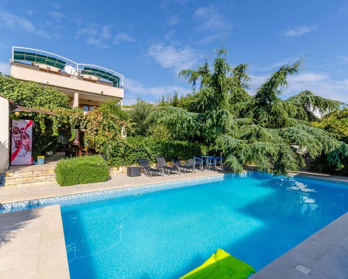 Apartments Milivoj
