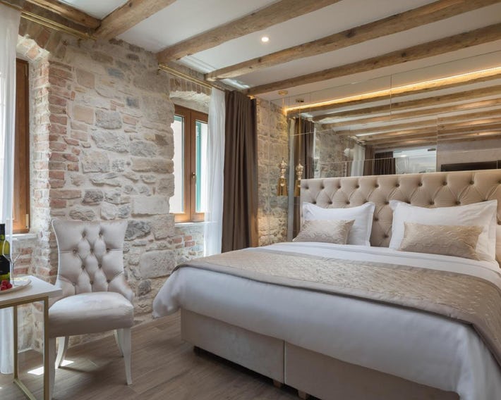 Le Premier Rooms