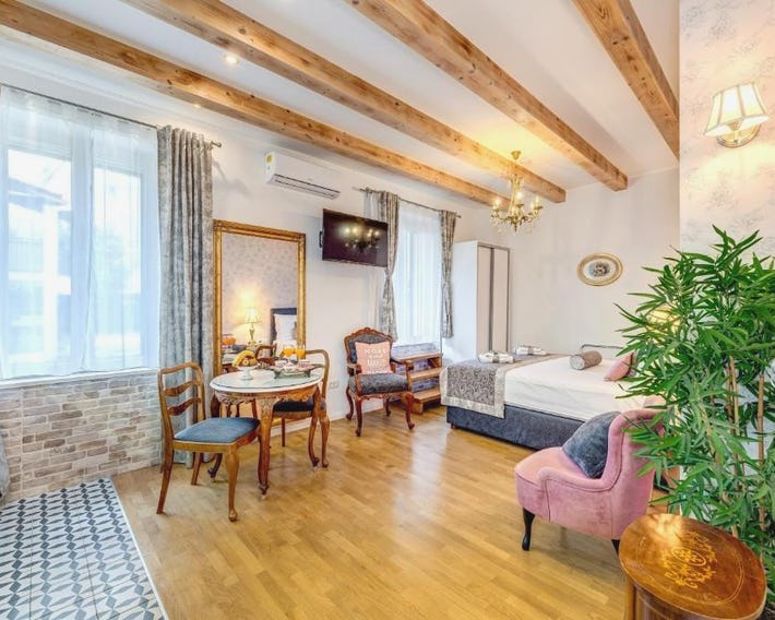 Le Monde - Vintage Accommodation
