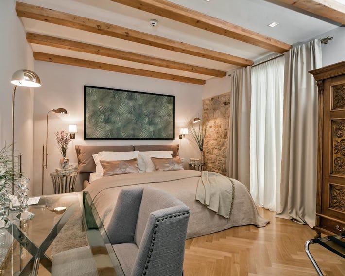 Heritage Hotel 19