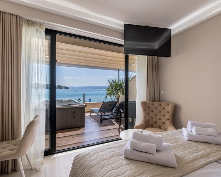 Sea View Luxury Rooms Seven of Nine