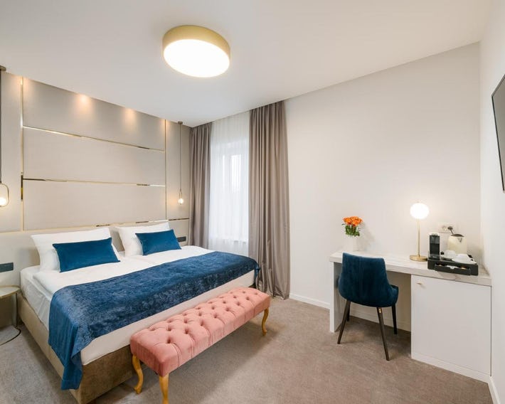 Flos Luxury Rooms