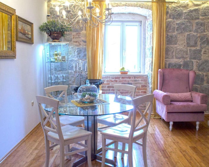 Split Theatre Apartments