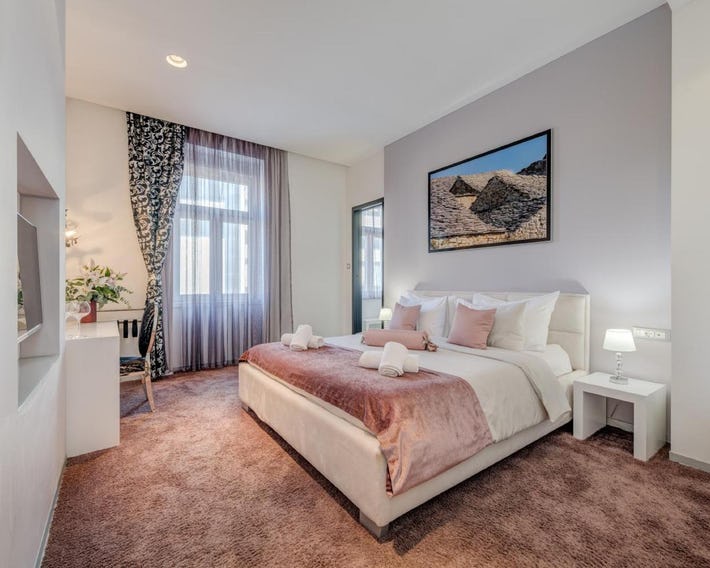 Starlight Luxury Rooms