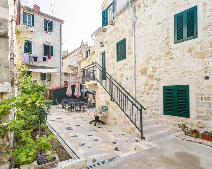 Peruzovic Rooms & Apartments