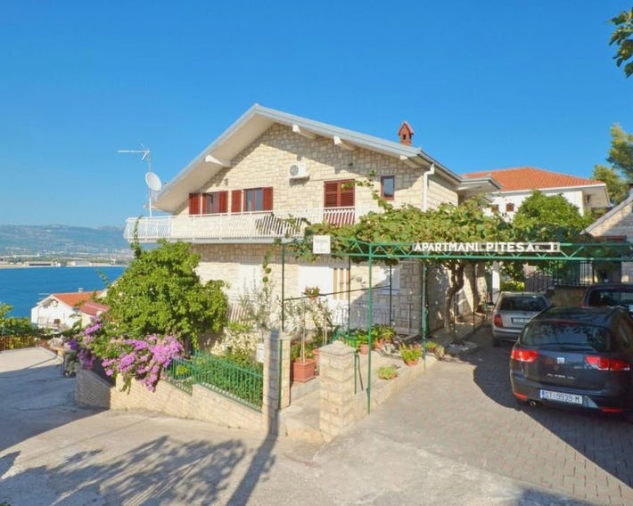 Apartments Pitesa