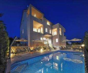 Deluxe Villa No 10