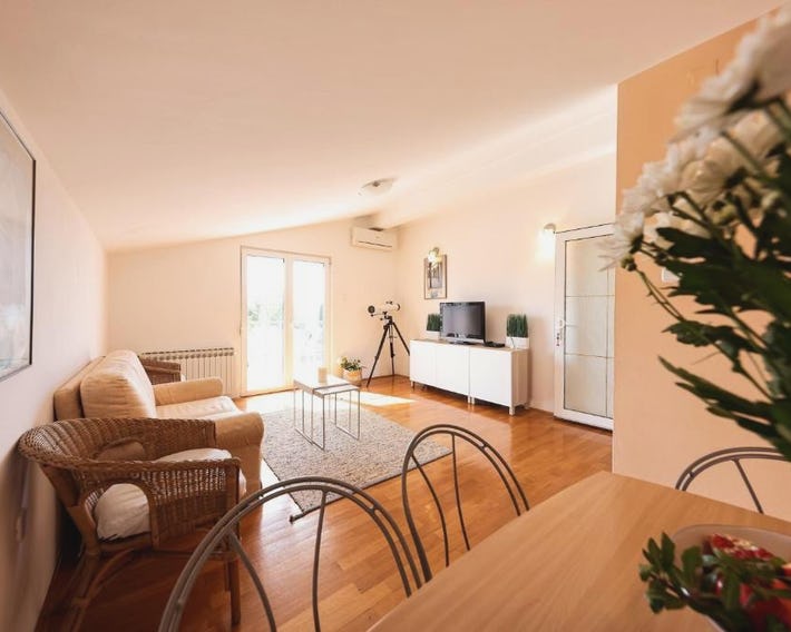 Apartment and Rooms Santini