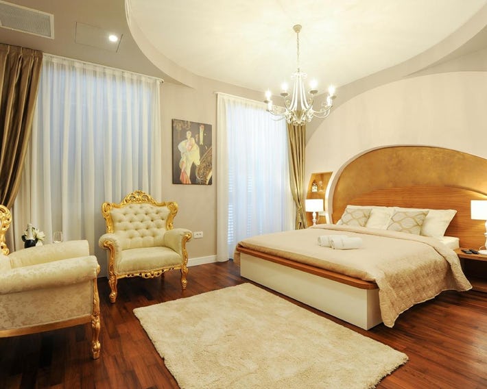 Silver & Gold Luxury Rooms