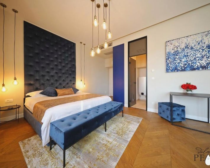Three Pearls Deluxe Rooms & Studios