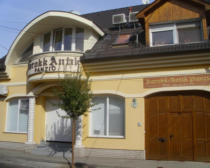 Barokk Antik Guest House